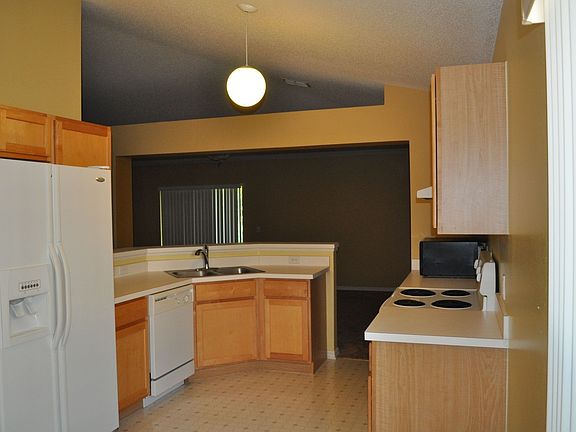 4th image of 3265 Bellingham Dr