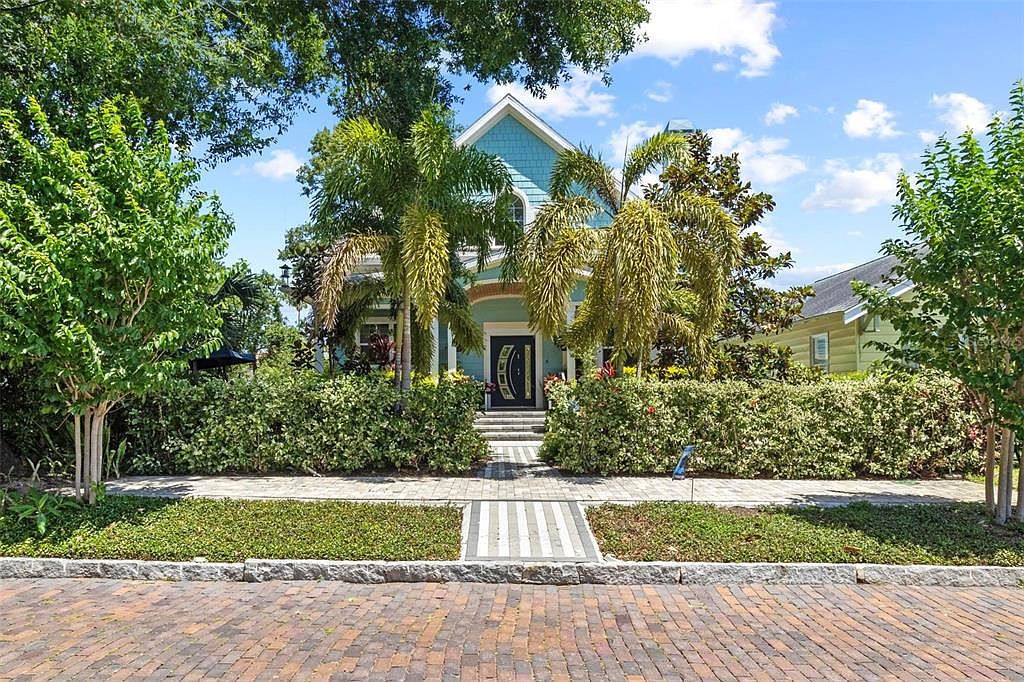 475 27th Ave N, Saint Petersburg
