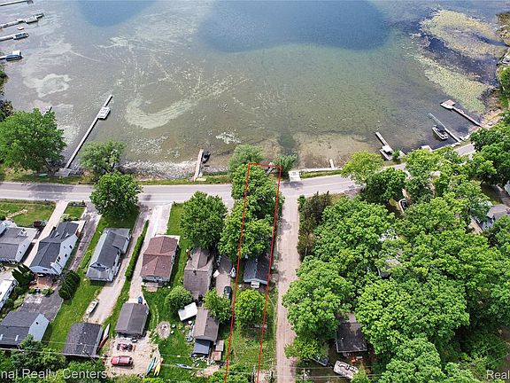 3rd image of 1494 Maxfield Rd