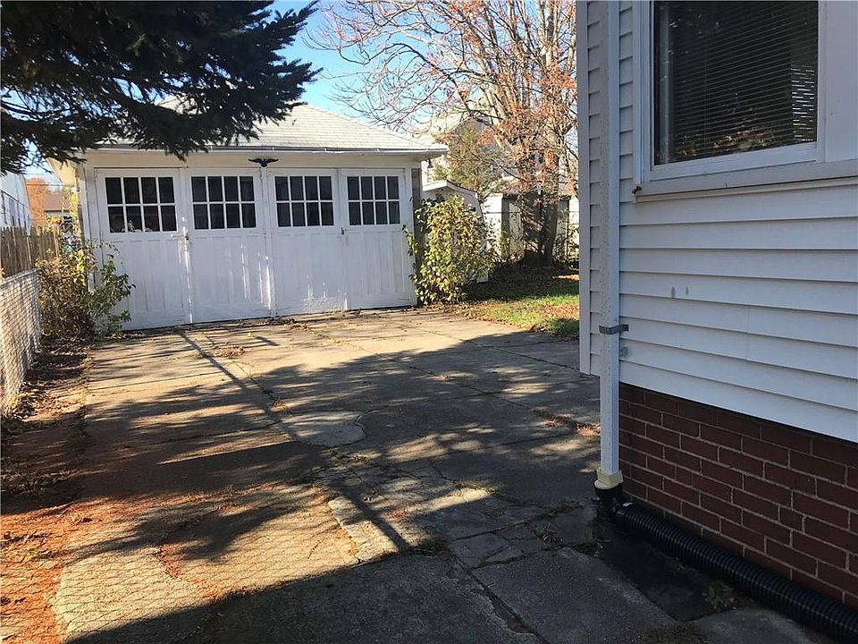 2nd image of 246 Lowell Ave