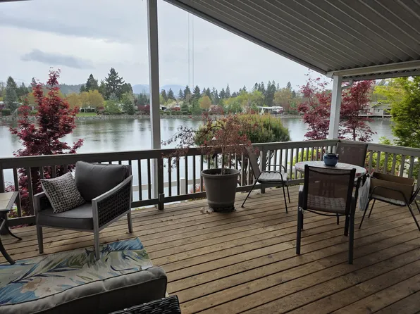 267 Kingsley Dr, Grants Pass, OR 97526