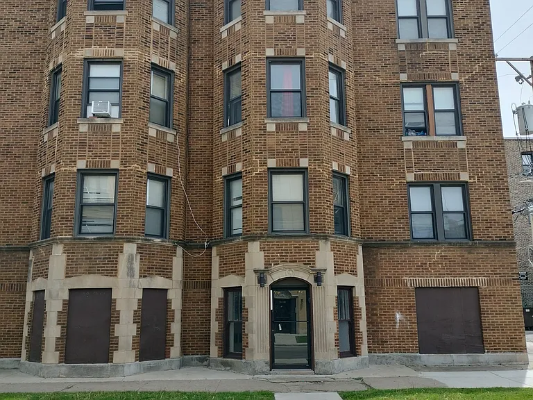 8000 S Hermitage Ave — Photo 2