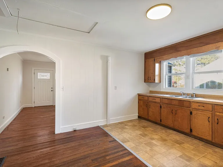 537 Huston St — Photo 5