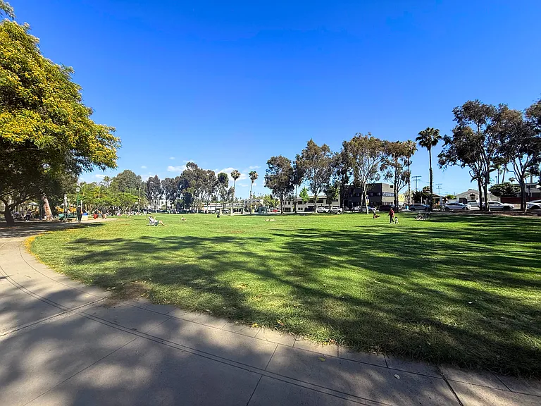 1918B Carmelina Dr — Photo 14
