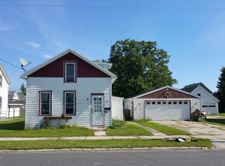1213 S 11th St, Manitowoc, WI 54220