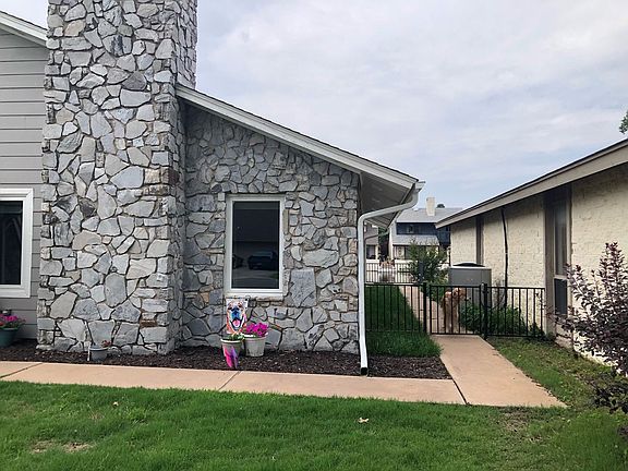 3rd image of 3642 Lakeshore Dr