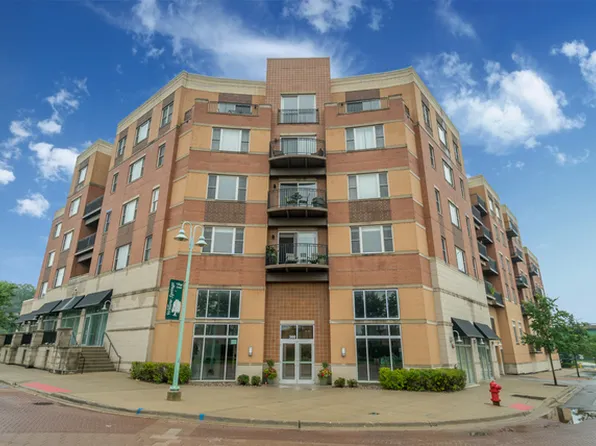 300 Village Cir Unit 503, Willow Springs, IL 60480