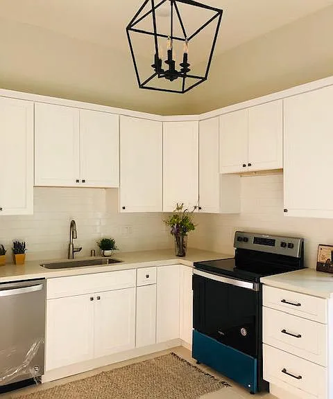 Beautiful 10 foot ceiling, bright, spacious, eat in kitchen with white maple shaker cabinets, white subway tile backsplash, quartz counter, stainless steel appliances, tile floors