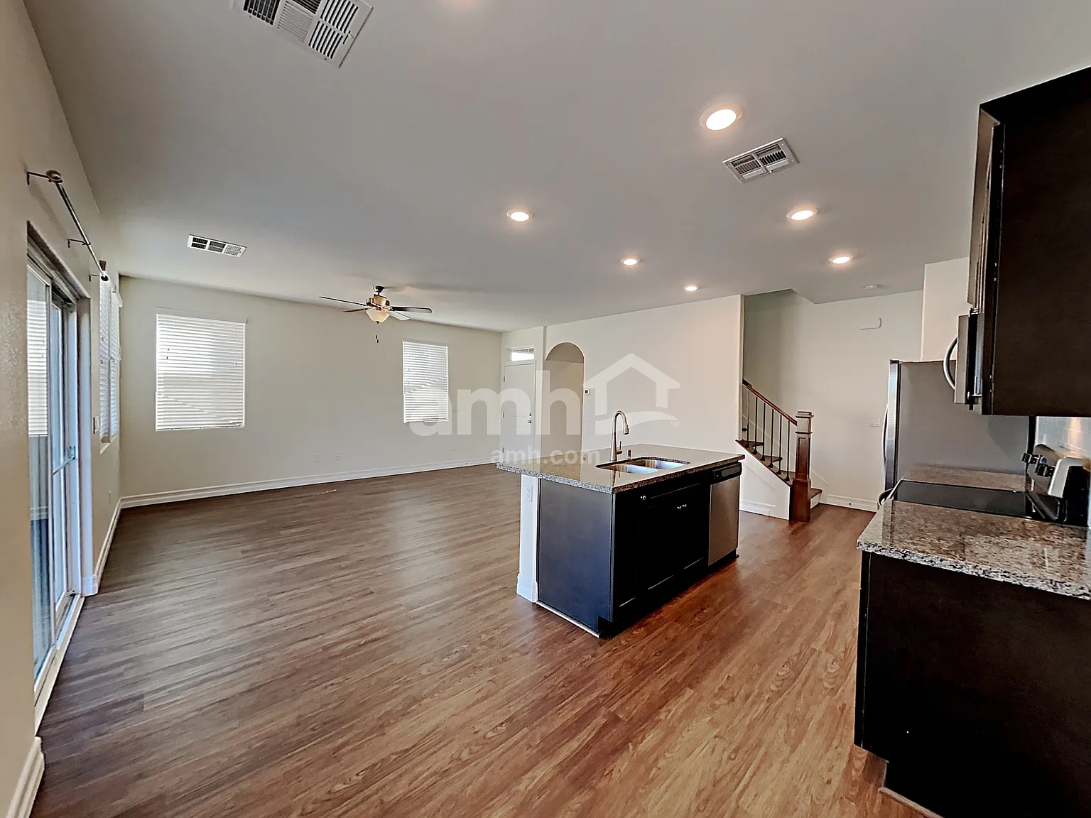 4 bed, 3.0 bath, 2213 sqft, $2,585 — Photo 4