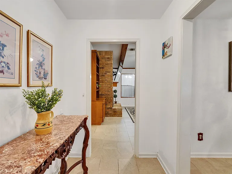 4002 Thistledown Dr — Photo 6