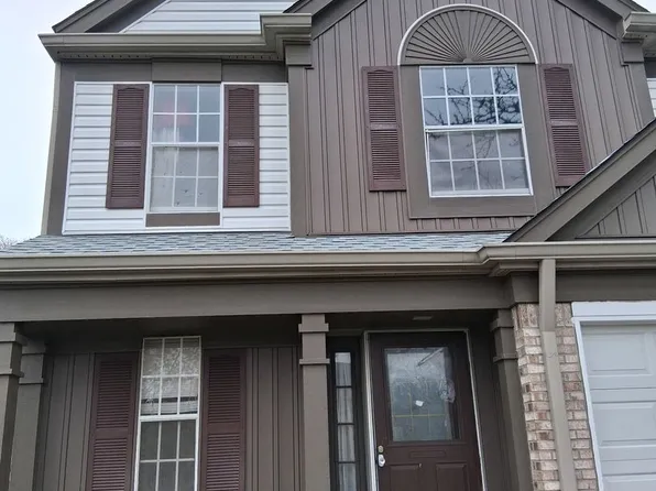114 W 67th St, Westmont, IL 60559