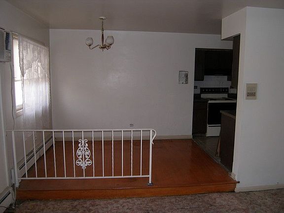 5th image of 820 N Austin Blvd APT 3E