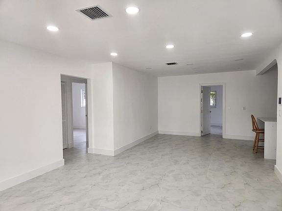 5th image of 401 SE 1st Avenue