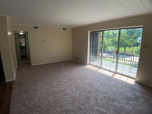 4th image of 145 Lemoyne Ave APT 10