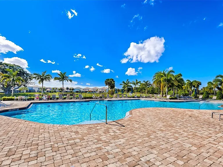 932 Banyan Dr — Photo 37