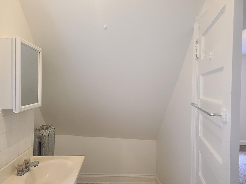 1st image of 87 Bank St #3
