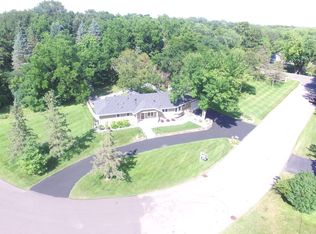 14800 Wychewood Rd, Minnetonka, MN 55345