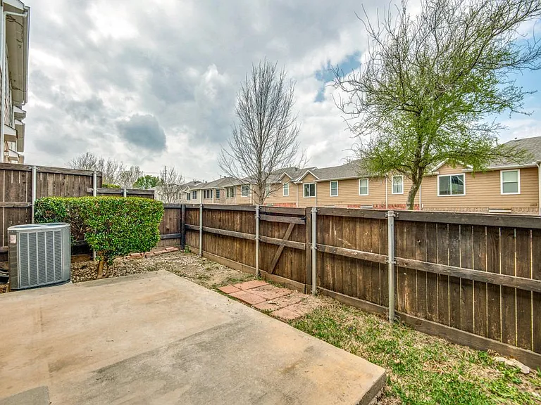8735 Manhattan Ave — Photo 12