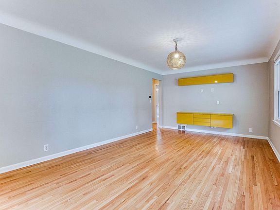 3rd image of 2815 Merrill St