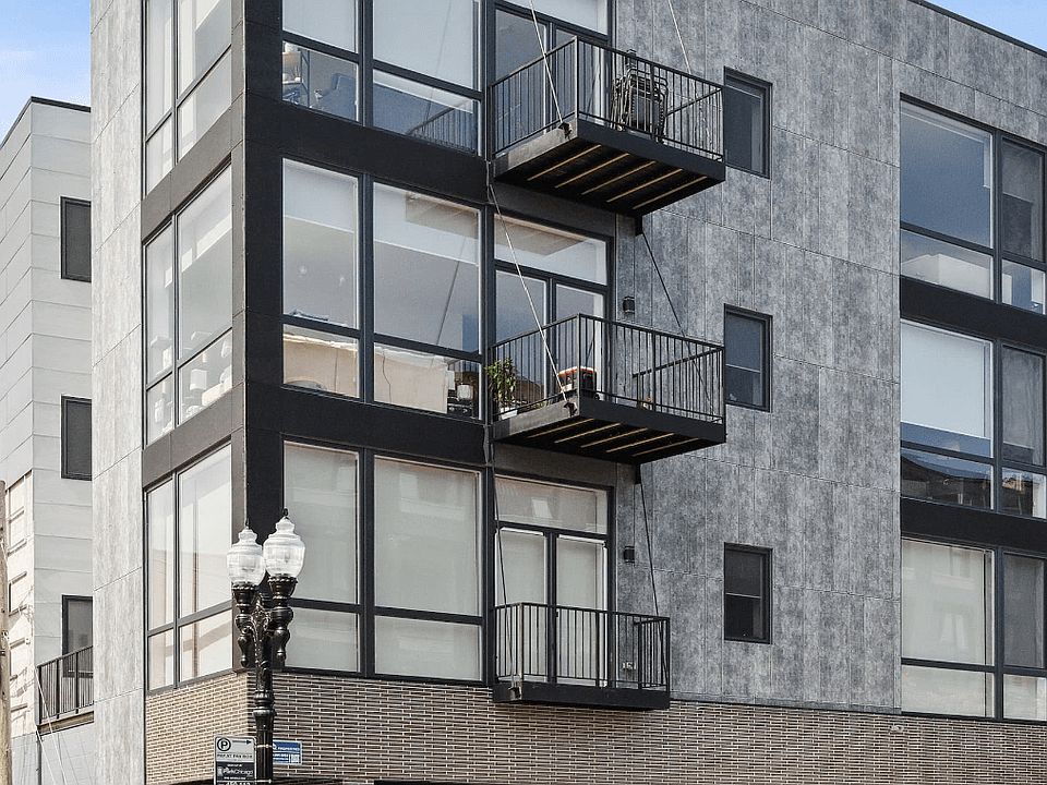 1st image of 4410 N Clark St #5472597