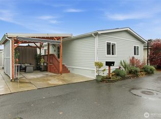 15271 Oak Dr, Renton, WA 98058