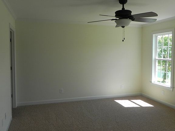 5th image of 153 Oxford Dr