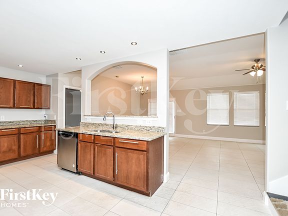 3rd image of 501 Coolidge Ln