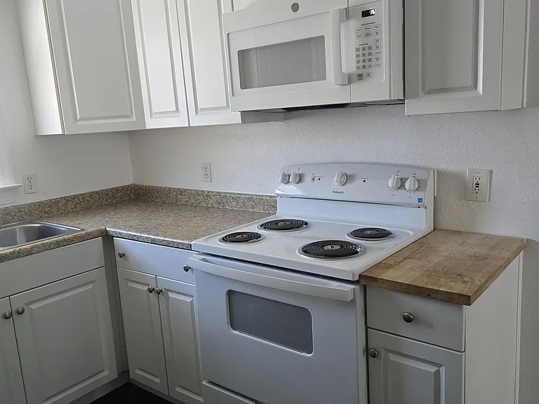 2640 Sharon Ave #A — Photo 8