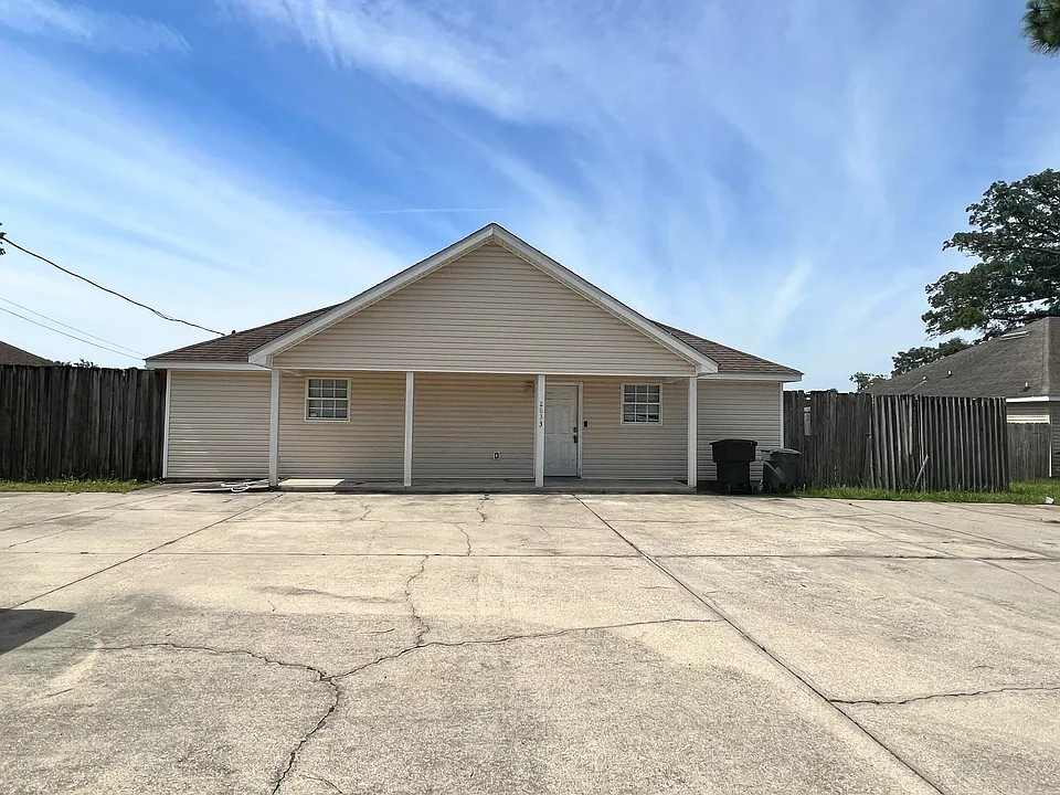 2633 Mission Rd
