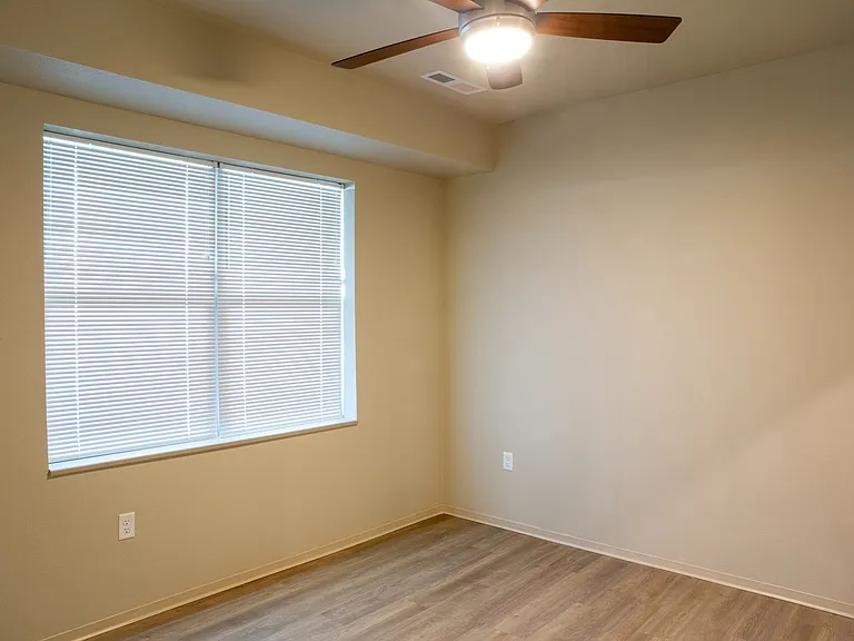 1 Bed Suite