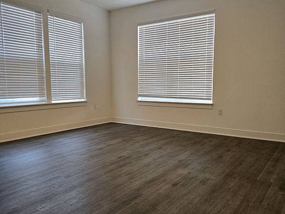 5th image of 1876 McQuat Pl #1