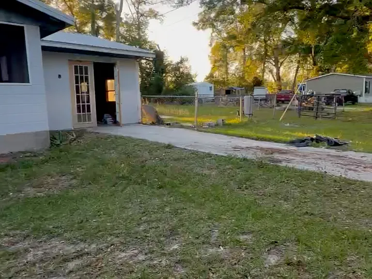 210 SW Elizabeth Ct — Photo 12