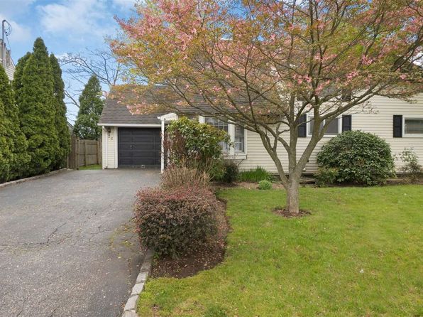 26 Carriage Lane, Levittown, NY 11756