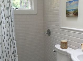 9 Long Ln, Hampton Bays, NY 11946