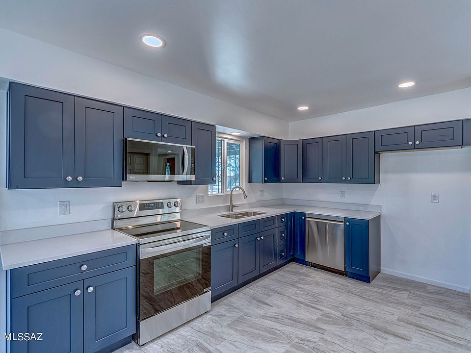 1st image of 2948 W Maxine Cir