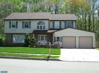 39 Twin Ponds Dr, Sewell, NJ 08080