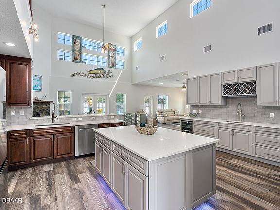5th image of 32 Sundunes Cir