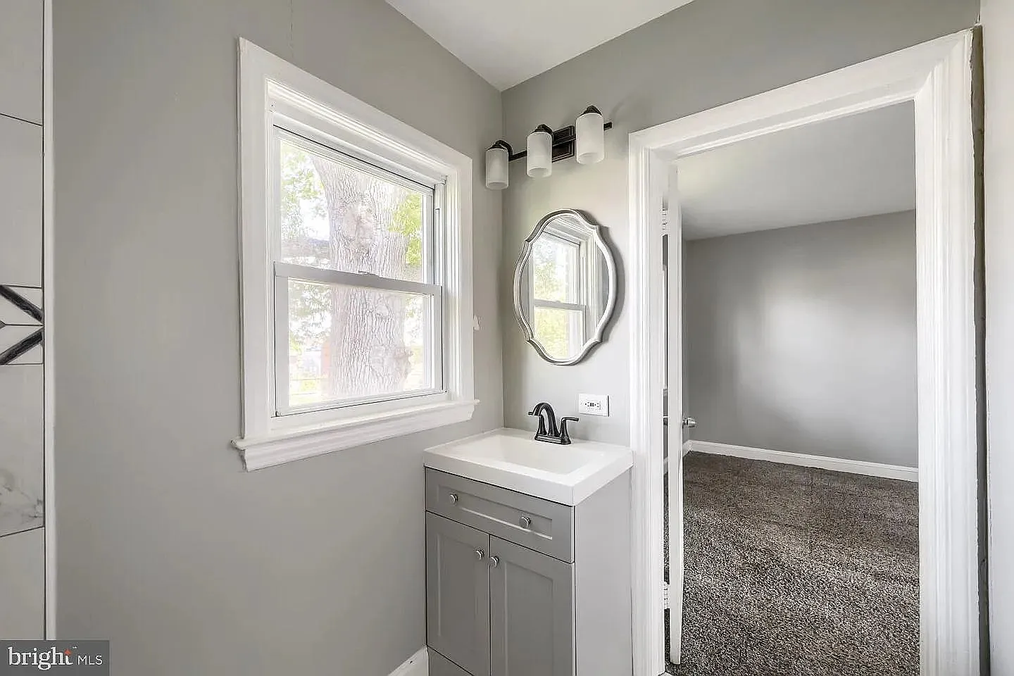 2908 Clearview Avenue, Unit 2 — Photo 3