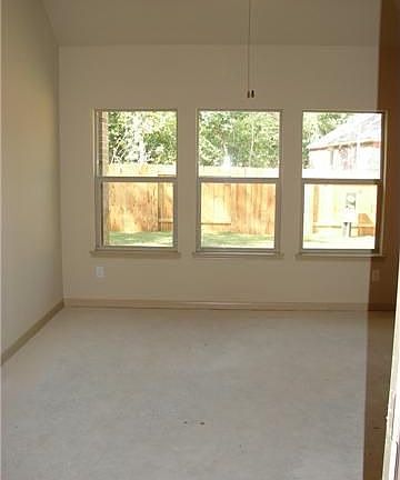 4th image of 135 Clearmont Pl