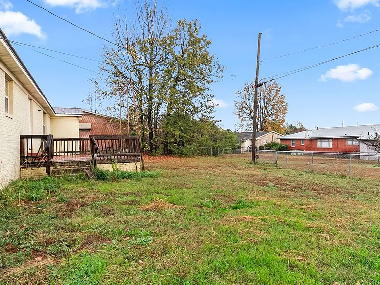242 Cedar Crst — Photo 3