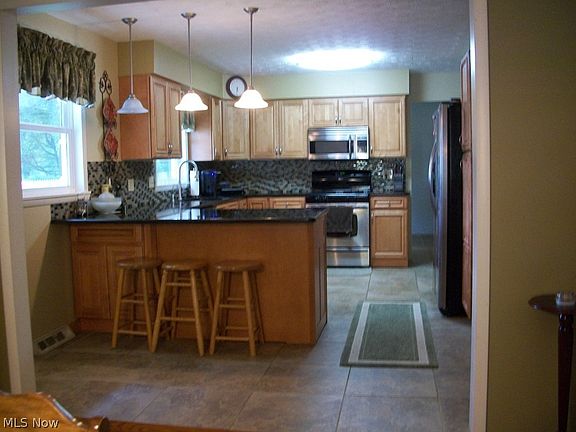4th image of 8090 Brookwood Dr NE