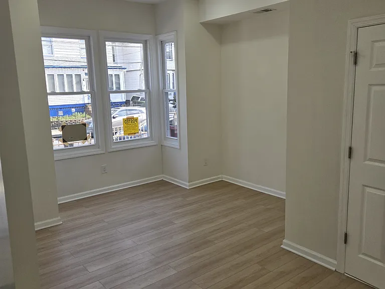13 Vermont Ave — Photo 31