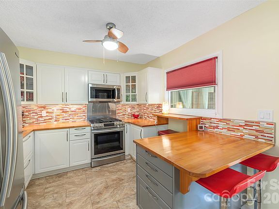 5th image of 51 Maple Ridge Ln