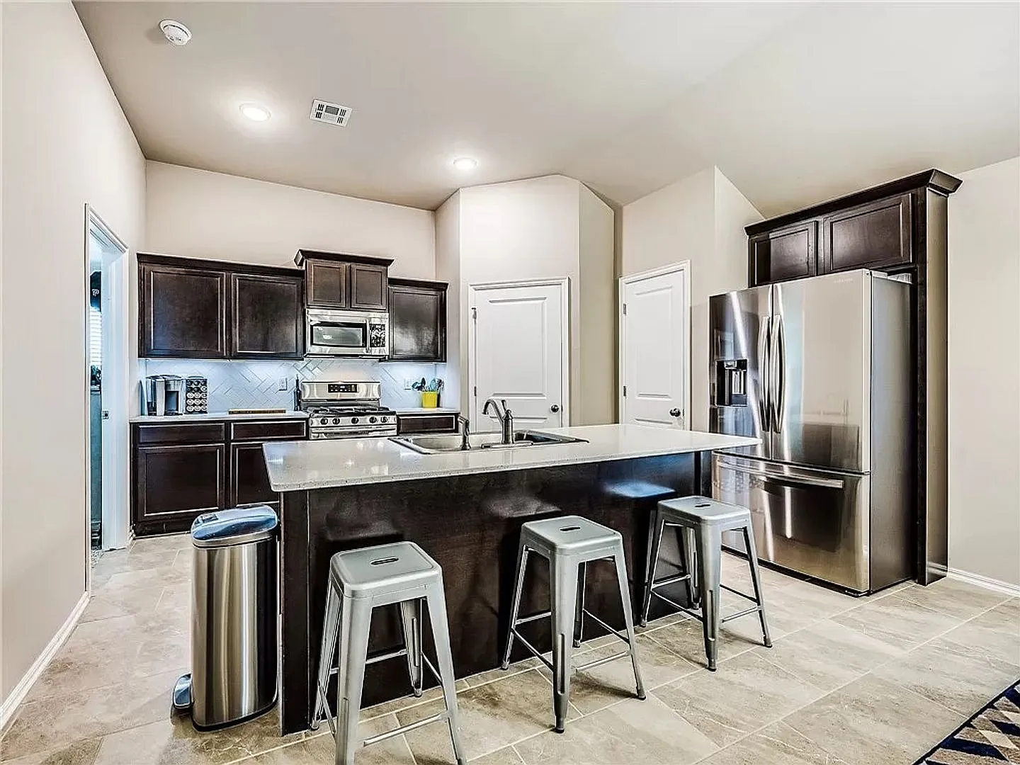 3BD/2BTH Home Minutes from the Highway! — Photo 4