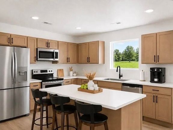 4th image of 591 Addy Ave