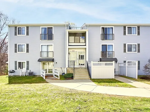 8 Village Way APT 4, Natick, MA 01760