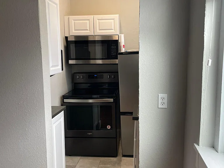 1015 Ford St #4 — Photo 3