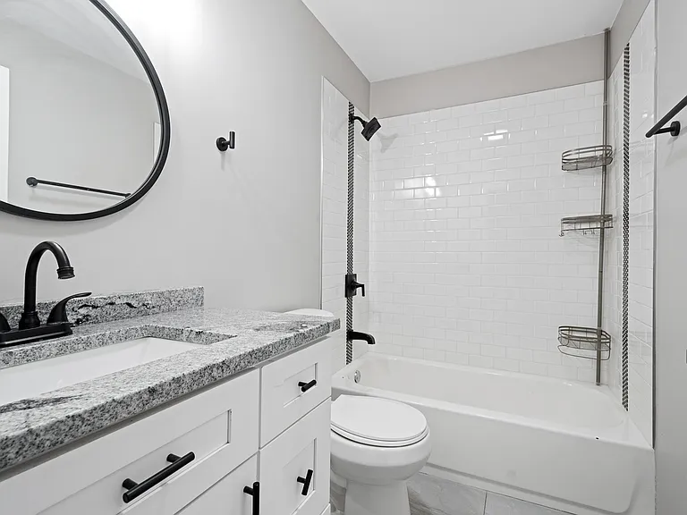 2945 W Peterson Ave #202 — Photo 11