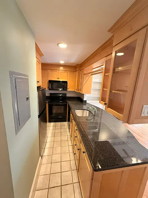 2 bed, 700 sqft, $3,700 — Photo 3