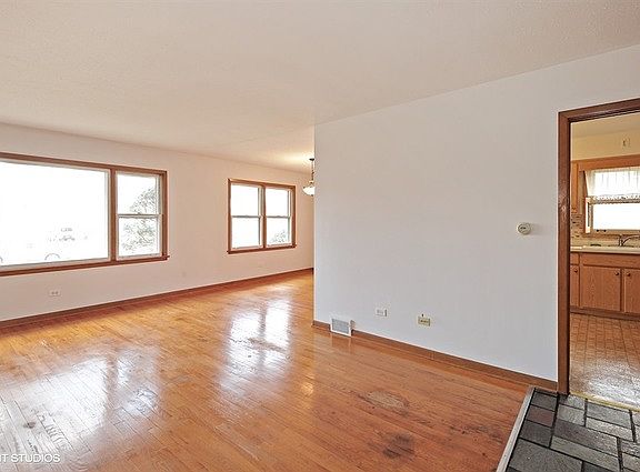 2nd image of 224 N Stewart Ave